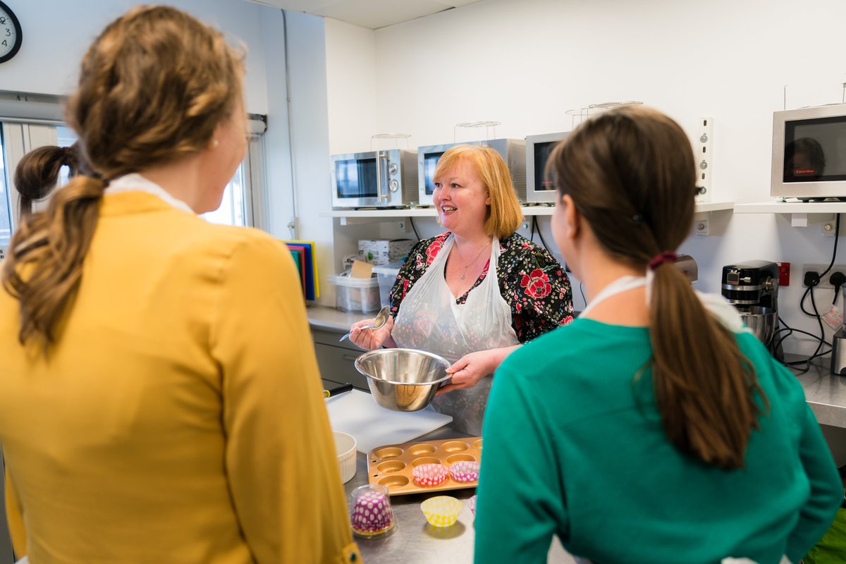 QMUniversity's tweet image. Fantastic opportunity for @QMUniversity's 1st year #students. Develop good cooking skills &amp;amp; have fun at the same time with QMU &amp;amp; @Cyrenians1968 FREE cooking classes. E: cgibson@qmu.ac.uk to snap up the last few places. #GoodFood #GoodFoodGoodLife @CE_GIBSON @SueONeillBerest