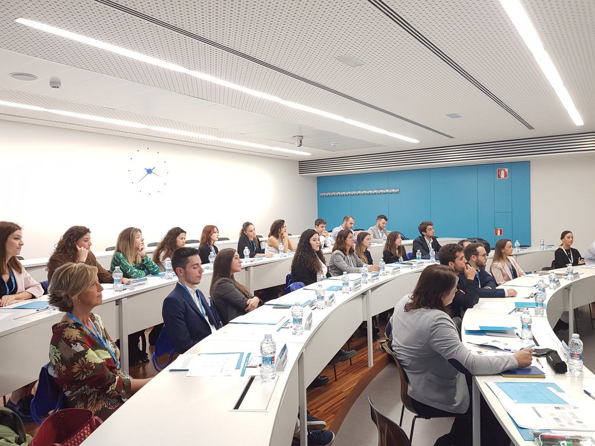 EDEMempresarios's tweet photo. 📲 Jornada de Bienvenida para los alumnos de la segunda edición del 'Máster en #Marketing y #VentaDigital' con Hortensia Roig, presidenta de #EDEM ¡Esta es vuestra nueva casa 😊!
#MasterMKyVD #MMVD #EDEMexperience #Master https://t.co/wF96CXvEQq