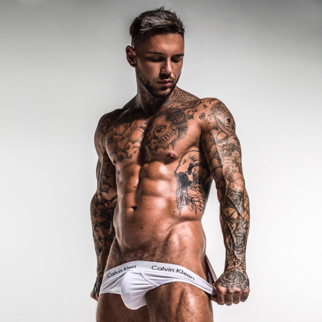 Lucky7Talent's tweet image. Happy Birthday to our Client @Sean9pratt 🎂 21 today! Wow! Here’s some pics so many good ones to choose from!!! 📸 #SeanPratt #HappyBirthday #Celebrity