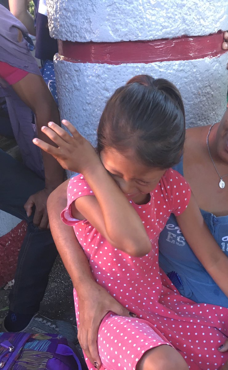 karlazabs's tweet image. MIGRANT CARAVAN: (Not such a) good morning here. Tiny migrant Naomi, 6, lost the stuffed animal someone gave her last night and is inconsolable.