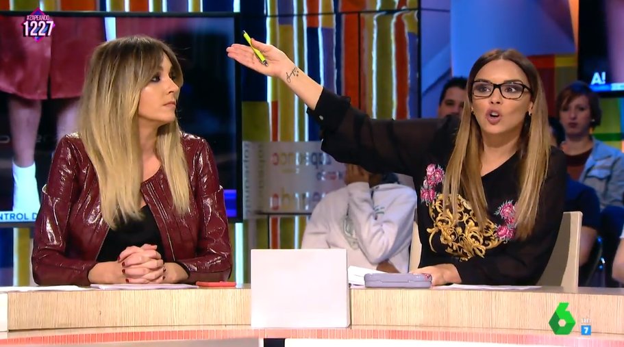 zapeandola6's tweet photo. 💥¡@Amaia_ot2017 REVOLUCIONA las redes al ir sin depilar a los #PremiosCosmopolitan! 😜
- @Chenoaoficial: "Tienes que estar contenta de lo que llevas tú, no pendiente de lo que digan los demás. Está ESTUPENDA" #zapeando1227 https://t.co/KaxFNAy6nW