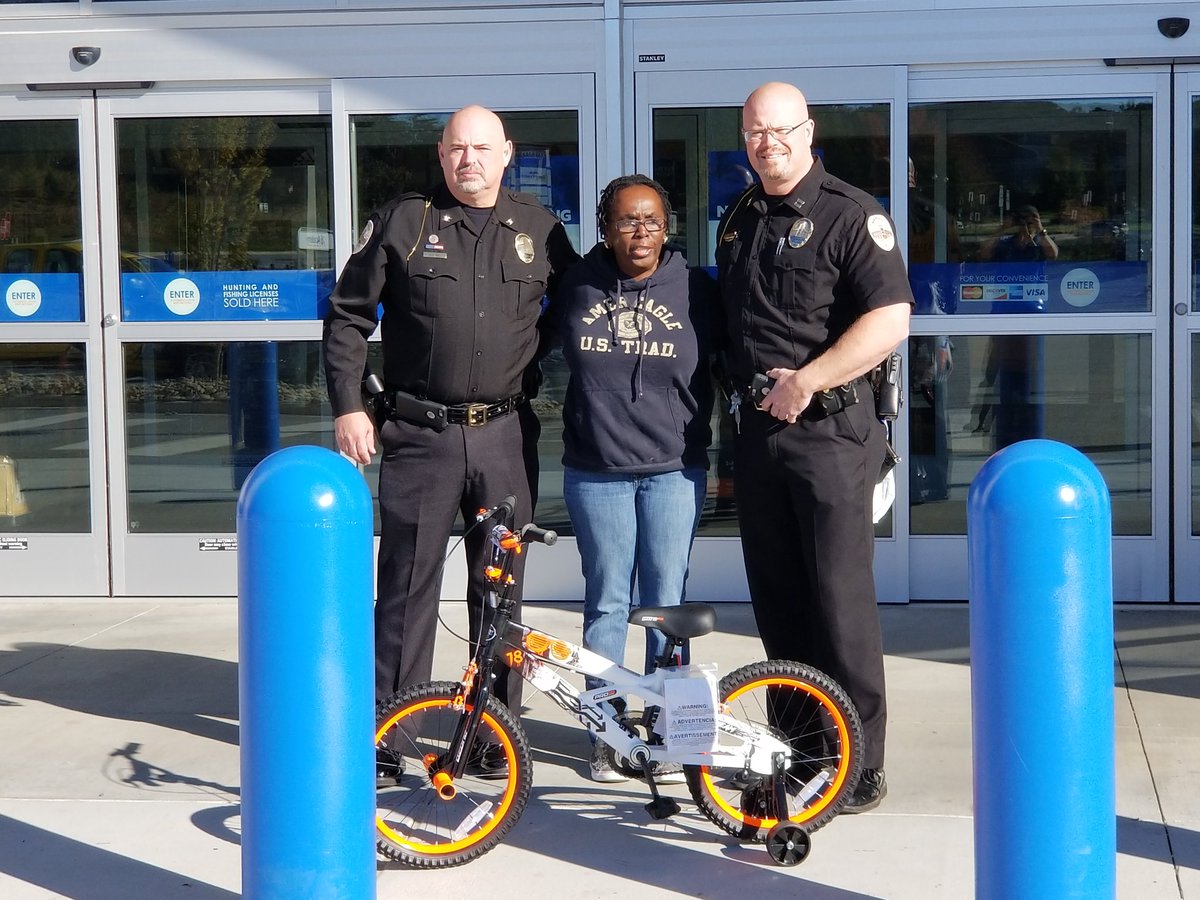 cdawgs_ai's tweet photo. Another great thing to see a customer come in just to do a exchange he re e at academy sport 272 and she goes and buys a bike to donate to the police department so they can give to a kid in need https://t.co/ryZlwjOvqP