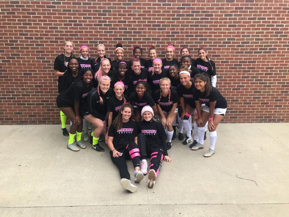peytonbauman's tweet photo. Winning it right and supporting breast cancer awareness with the best people and best team⚽️🐯 #WINITRIGHT #TLI2018 https://t.co/woaAnj4u9m
