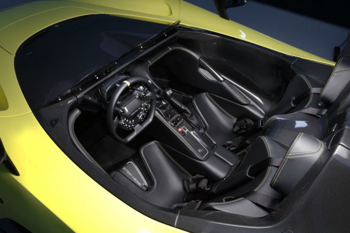 はづき 密かな推し車を紹介する ダラーダ ストラダーレ ミウラの生みの親として知られる ジャンパオロ ダラーダ氏が生み出した 渾身のロードゴーイングモデル 可憐でスパルタンなスタイリングに 400psを発生する2 3リッター直dohcツインターボを搭載