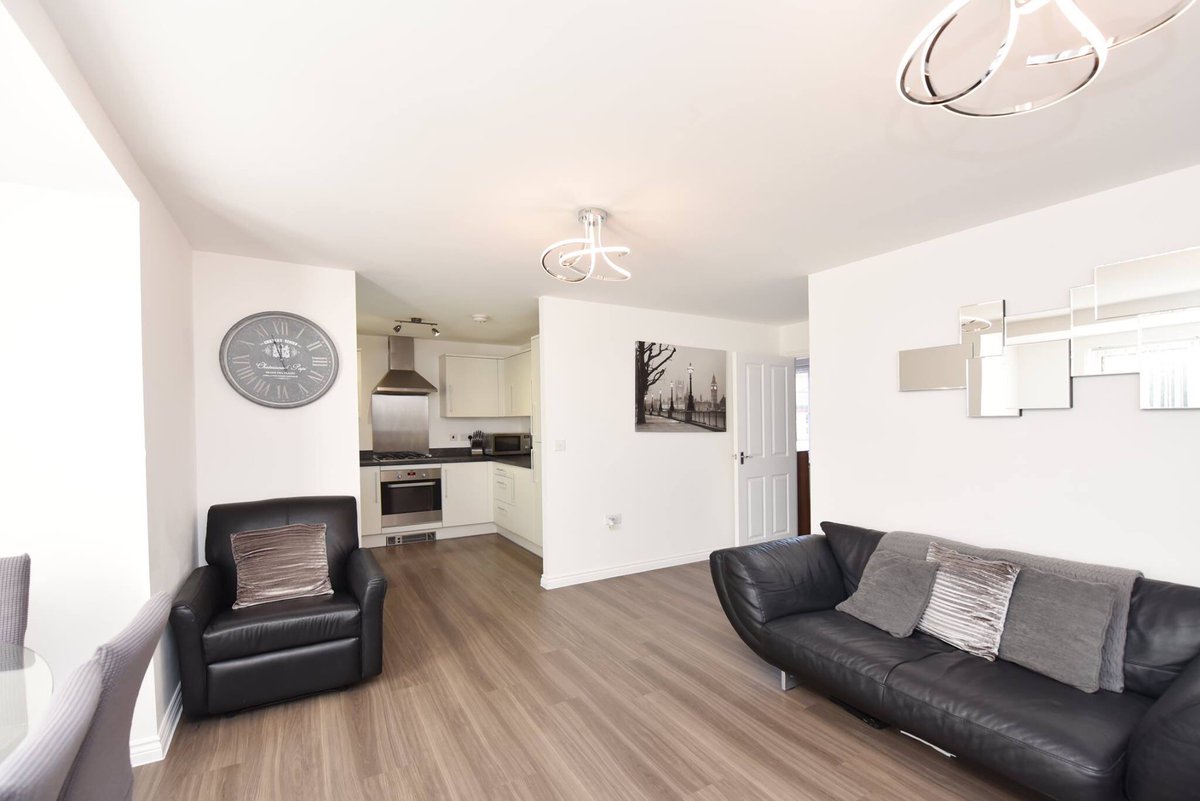 ascotEA's tweet photo. **NEW INSTRUCTION**Situated in a quiet cul-de-sac position this immaculately presented ground floor apartment in the sought-after location of #LocksHeath, within a 'stones throw' of the Locks Heath Centre and its wide range of local amenities. https://t.co/tcHQkJsIfL
