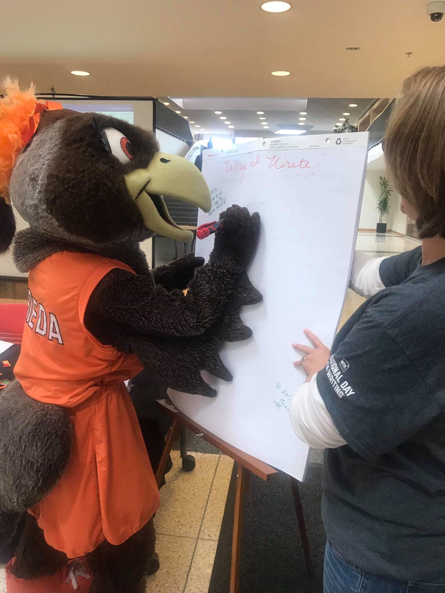 BGSU_UWP's tweet photo. "I write because stories help us understand ourselves and others" - Frieda @BGSUBirds NDOW participant #BGwrites #whyiwrite https://t.co/d78BBnJYOz