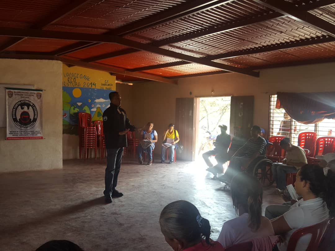 Base de secuestro Lara, imparten ponencia "Prevención del delito" a los integrantes del consejo comunal “Las Mulas”, con la finalidad de tomar medidas para realizar acciones que puedan evitar una conducta o convertir a la población en sujetos o víctimas de un hecho ilícito.
