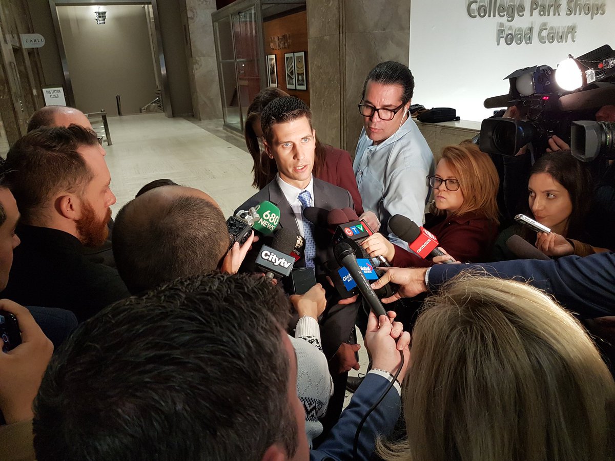 Phil Hahn tweet media