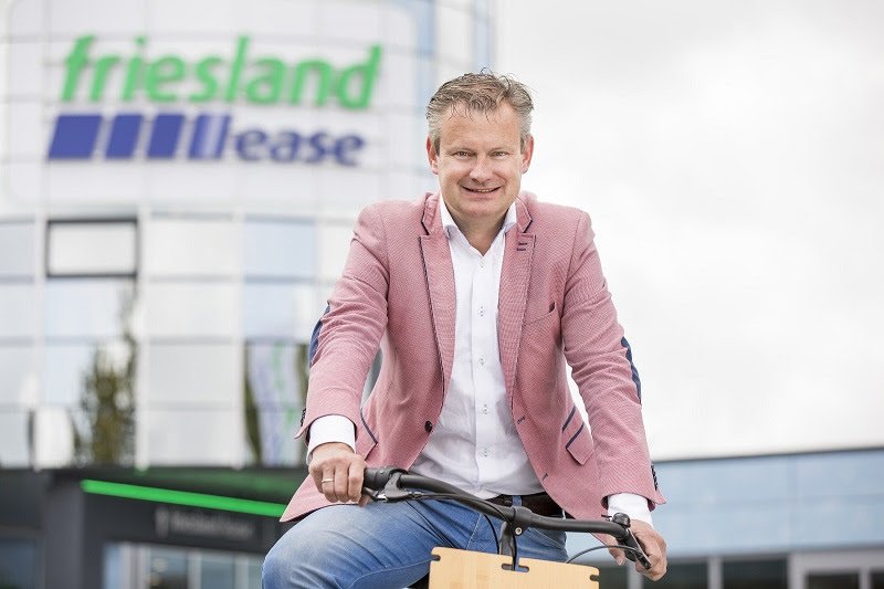 Onze eigen Peter Storm staat met een artikel over de Leasefiets in het Ondernemend Friesland magazine van oktober. Een mooi artikel over de ontwikkelingen van de Leasefiets. #FrieslandLease #Leasefiets #duurzamemobiliteit ow.ly/7ZJE30mkdhV