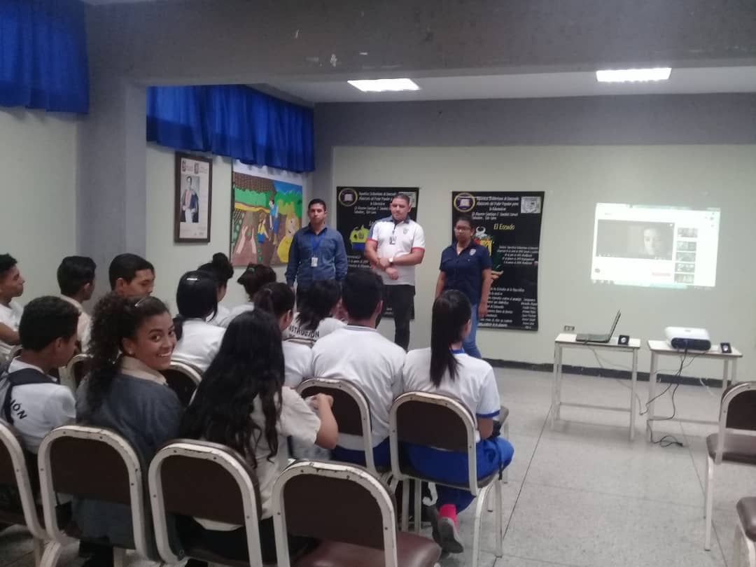 <a href="/PrevLaraCICPC/">PREVENCIONCICPCLARA</a> /Sub Delegación Cabudare, imparten ponencia "Prevención integral al consumo de drogas", en el Liceo "Santiago José Sanchez", parroq. José G. Bastidas, a fin de concienciar a los padres sobre los efectos y consecuencias que pueden generar el uso y consumo de drogas.