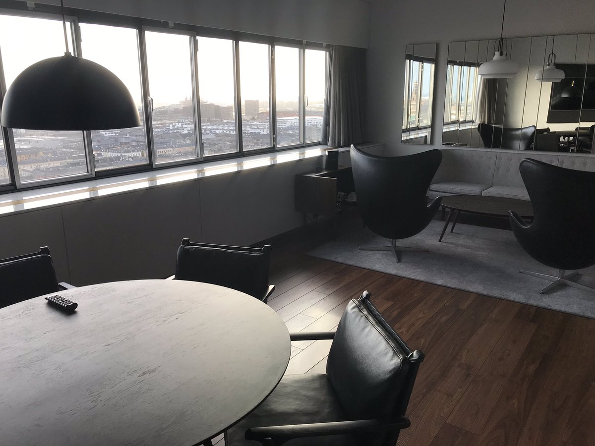 missmunter's tweet image. Udsigt og spejle KAN altså noget ❤️ #presidentialsuite #radissoncollection #royalhotelcopenhagen