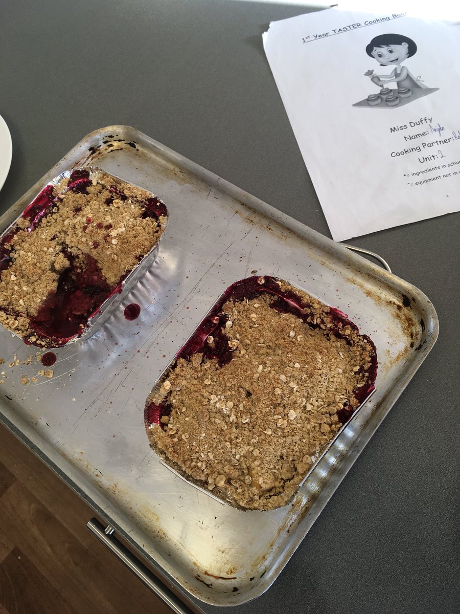 MissCNiDhufaigh's tweet image. First years today modified their berry crumble recipe as part of their continuous assessment #cookery #recipemodification #homeeconomics  @FingalCC