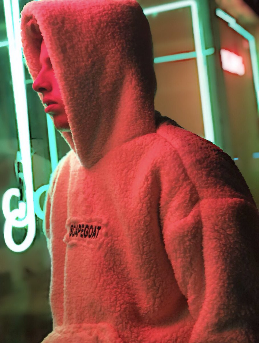 CaptainMinick's tweet image. 100% Sherpa 

Very first custom hand made piece by Scapegoat 🐐

RT to spread!