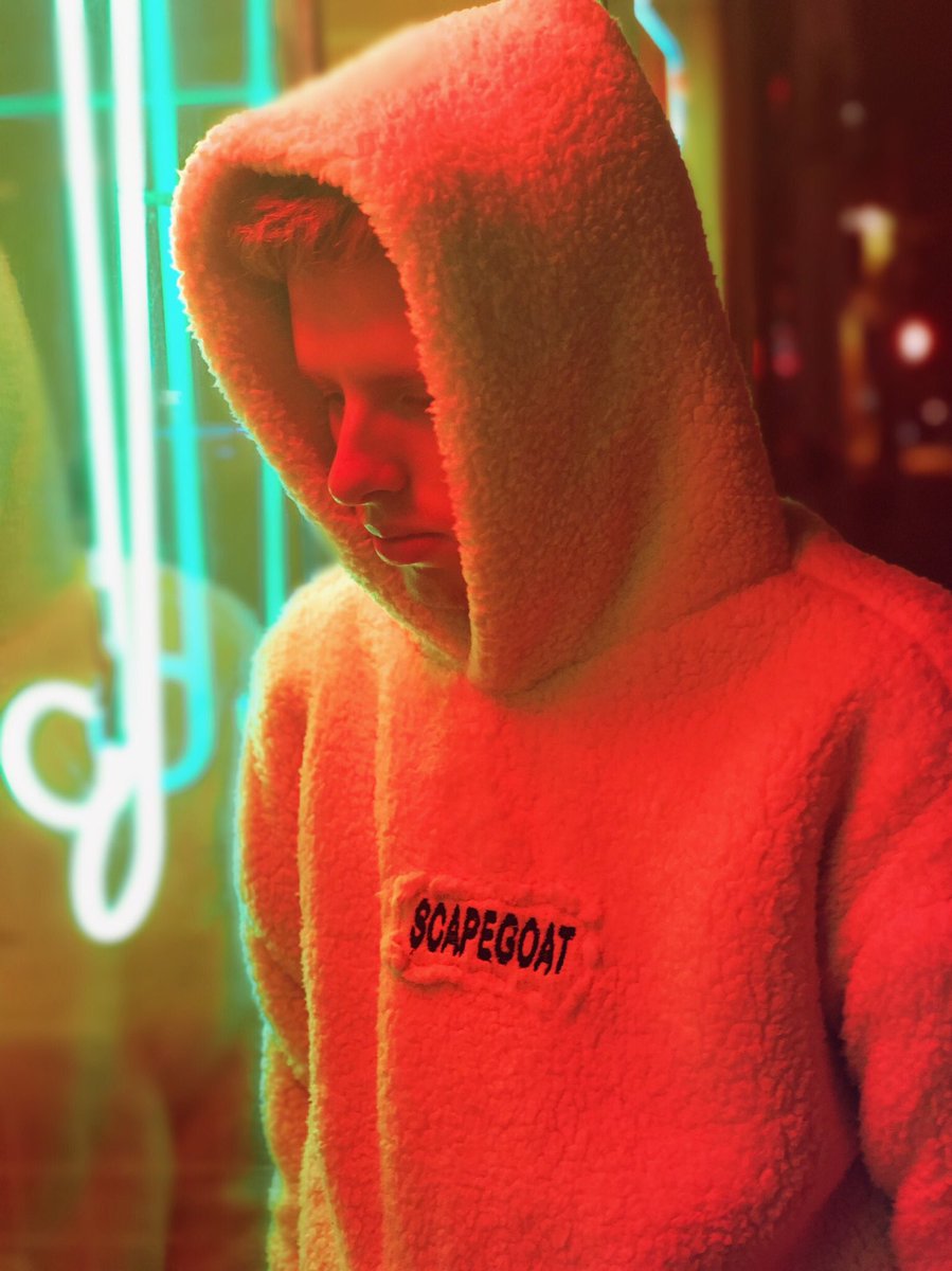 CaptainMinick's tweet image. 100% Sherpa 

Very first custom hand made piece by Scapegoat 🐐

RT to spread!