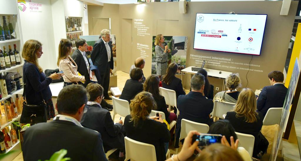 lacoopagricole's tweet photo. En direct du #SIALParis, @InVivoGroup et l'#AANA présentent #SoFrance sur le stand de la Coopération Agricole ! Le rayonnement de la gastronomie française à l'international https://t.co/WTNZFASGnq