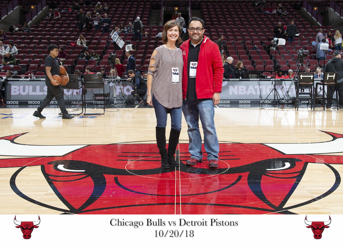 AppleSpiceCHI's tweet photo. Our @applespicechi owner Imran (and wife Kate) got the VIP treatment at the game this weekend. I guess they liked our food! 🏀🍎 #canyoublamethem #runwithus #athleteseatapplespice #wegotyoucatered https://t.co/mYN0Rc9ENu