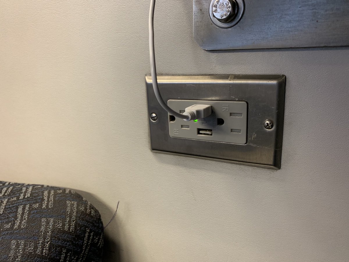 raedius's tweet photo. USB ports on the outlets on frontrunner? So helpful! thanks @RideUTA https://t.co/j9WwCWwiD5