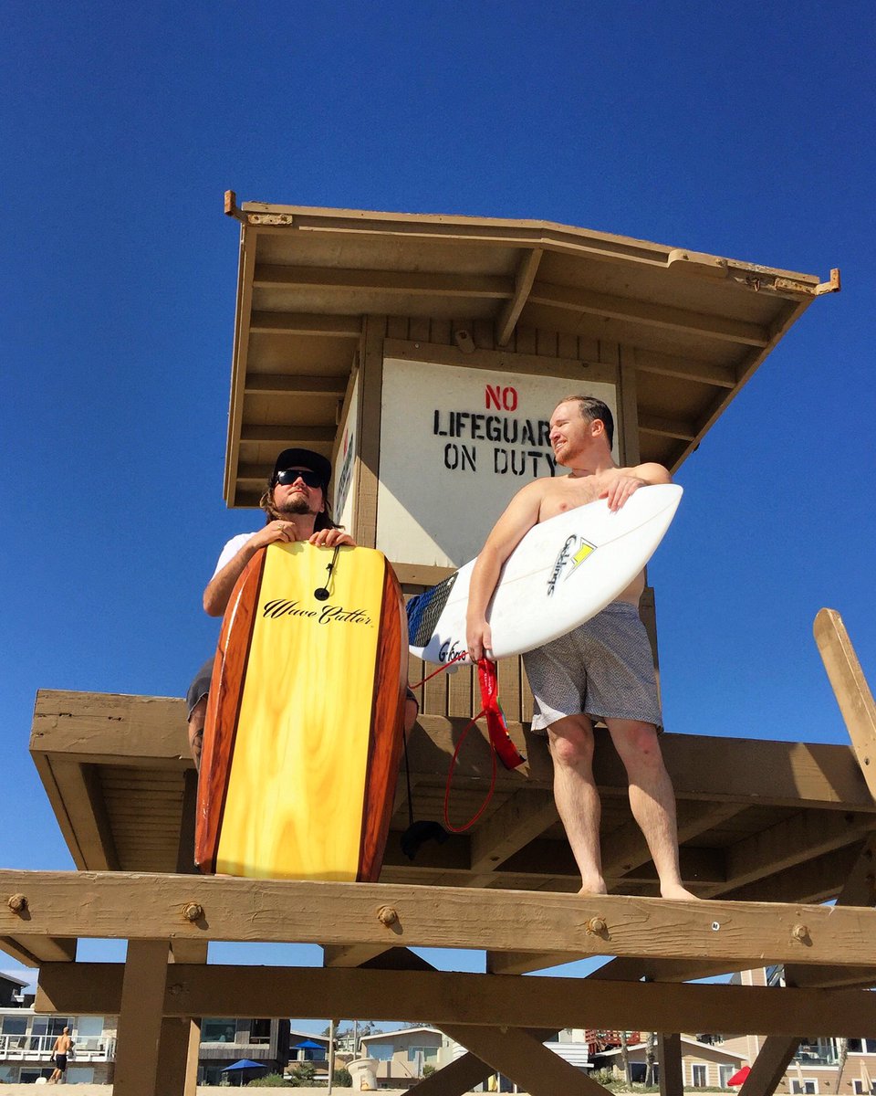 Early morning surf check...
🌅🌊✔️
#newport #tower52 #surfcheck #wavecutter #morningswell #newportbeach #goodmorning