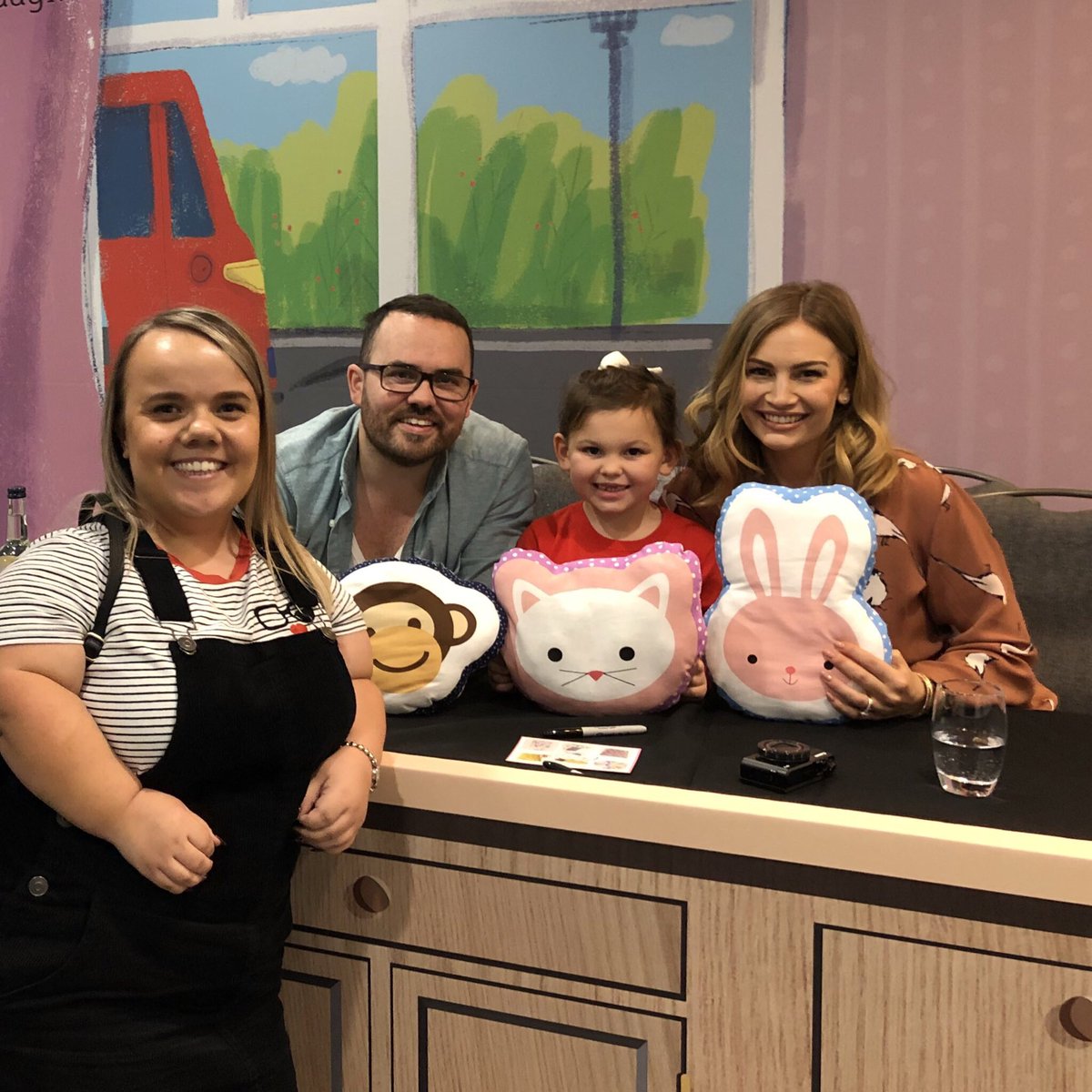 charleyloud's tweet photo. @JonathanJoly It was great meeting you on Saturday again. Hope the kids love the cushions I made them. 💕 https://t.co/z3TIFMUGN8