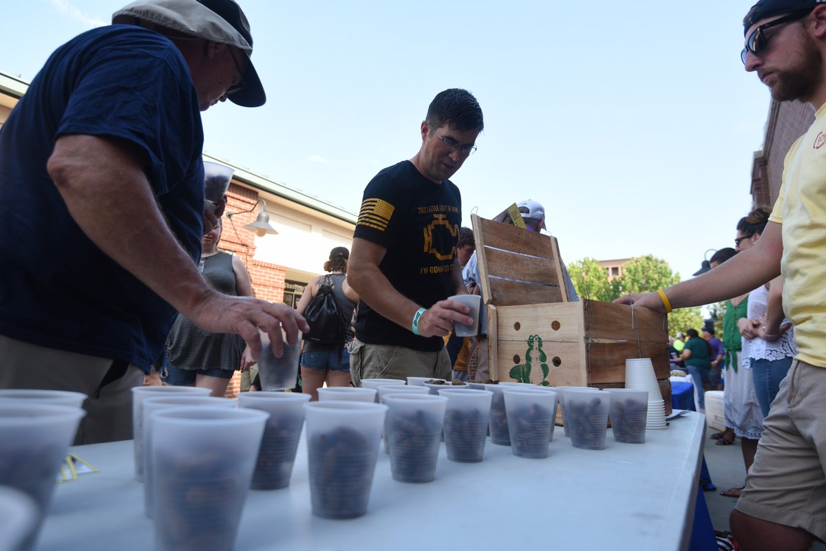 ChasRiverDogs's tweet photo. Happy #NationalNutDay Charleston! Who remembers Boiled Peanuts #AtTheJoe?? #GetNutty #StayNutty #BoiledPeanuts π₯π₯π₯ https://t.co/X7jvS0PCK8