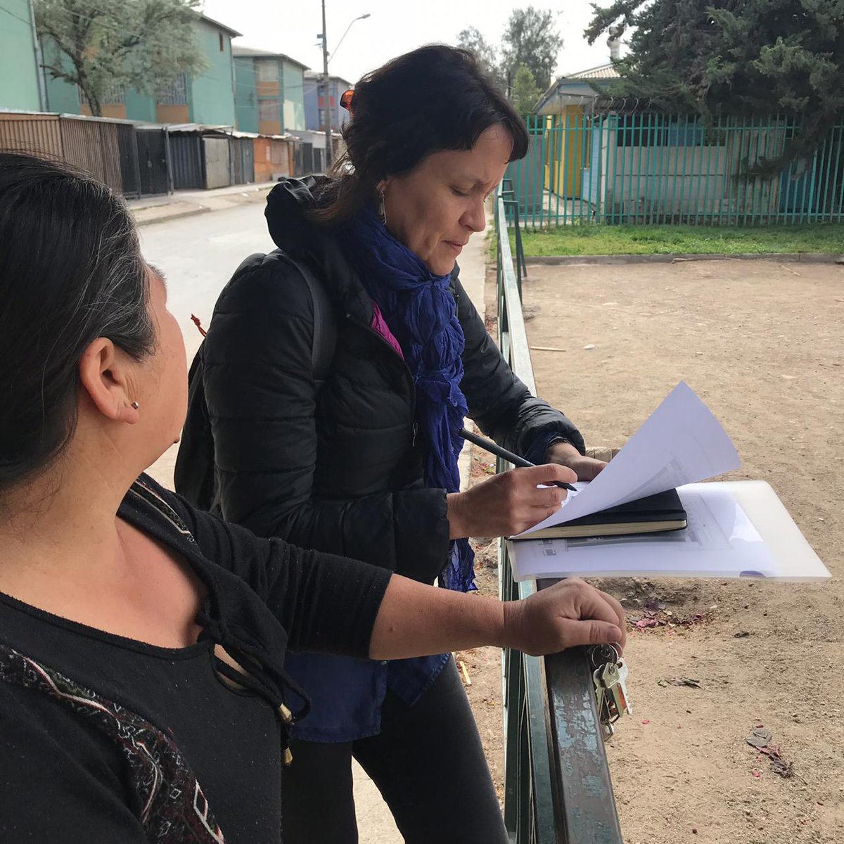 VictorSVenegas's tweet photo. Equipo del @IEU_T en terreno con @BrunetPlan en marcha exploratoria para conocer la opinión  y percepción del territorio de la comunidad #PlanMaestroMartaBrunet @ServiuRM @Minvu @MinvuRM #ChileLoHacemosTodos #EruEnTerreno https://t.co/4MZnWfVKvP