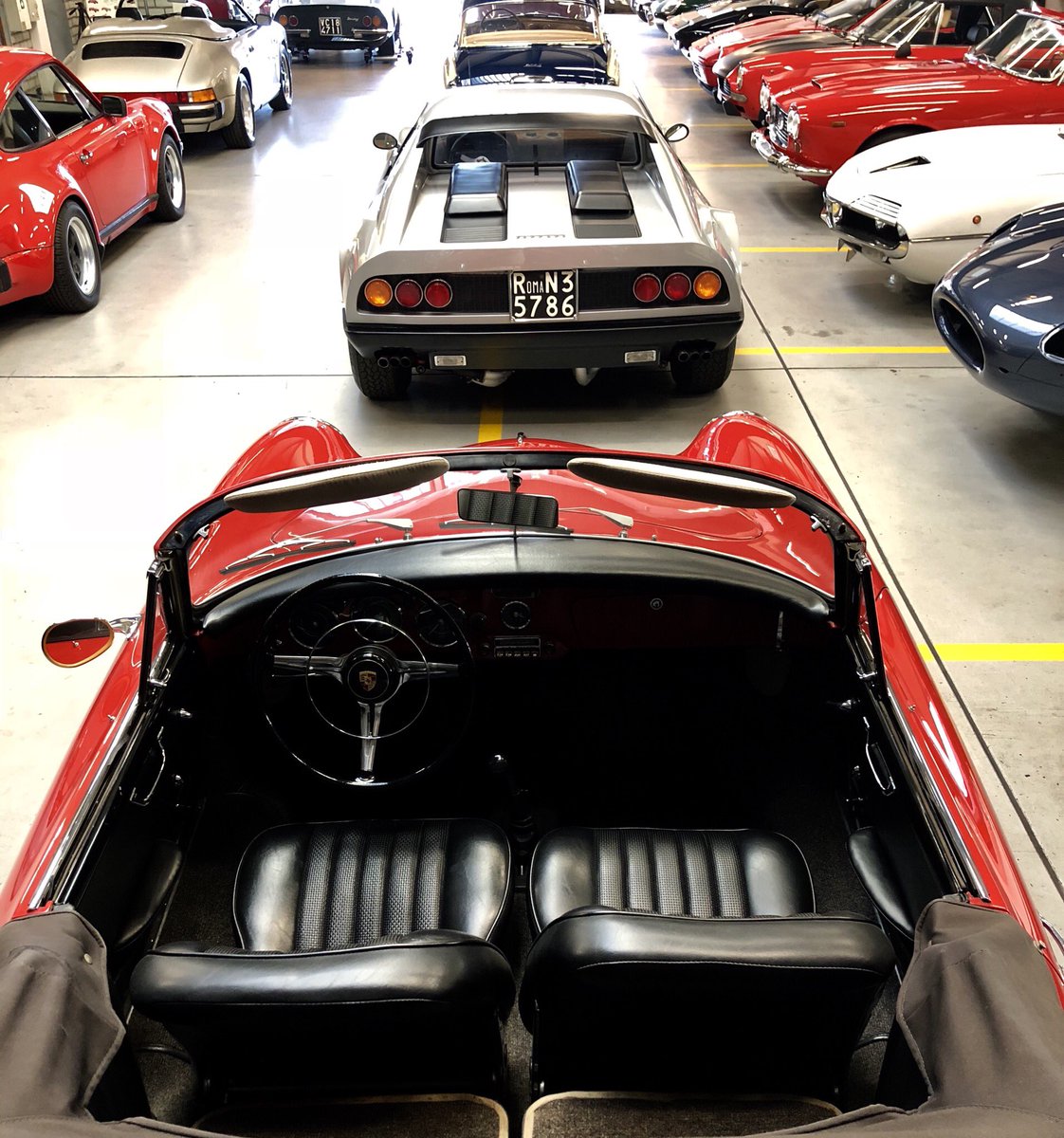 De hemel voor petrolheads!? #ferrari #porsche911 #dinoferrari #porsche356 #jaguaretype #alfaromeomontreal