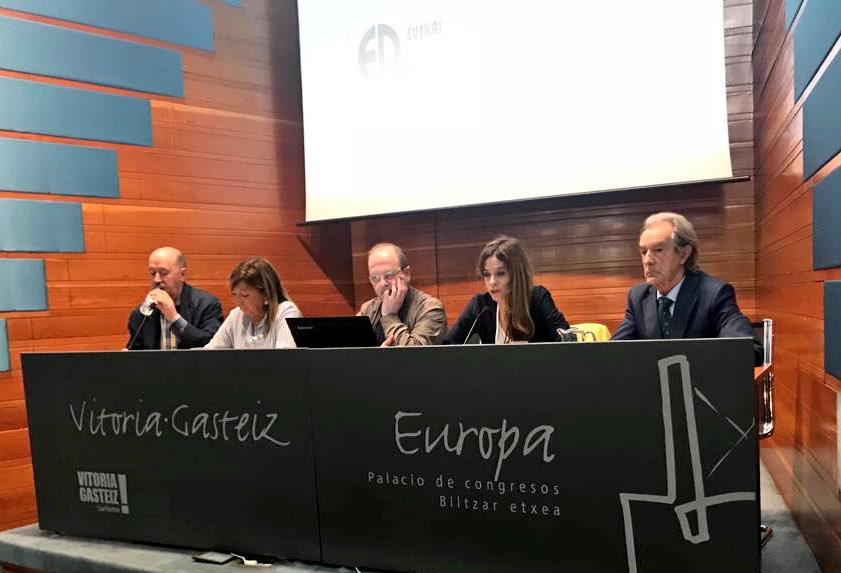 metxebarria_vg's tweet photo. Hoy desde el @DptoTurComCon hemos presentado la plataforma de compra online #DendaGo, junto a Euskal Dendak. Una mirada al futuro del pequeño comercio en la apuesta por la #digitalización. https://t.co/vB5uVOMZ3w