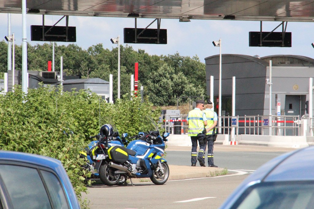 Sécurité routière : forte mobilisation des forces de l'ordre #Vendée pour les départs en vacances de la Toussaint : bilan de l'opération <a href="/Gendarmerie/">Gendarmerie nationale</a> entre vendredi et samedi -305 infractions dont 284 excès de vitesse, 8 alcoolémies, 2 pour les stupéfiants - 6 retraits de permis