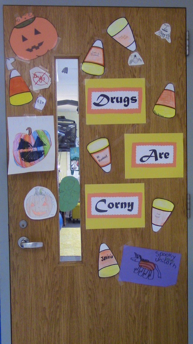 BookTime46's tweet photo. It's Red Ribbon Week 2018! GMS is celebrating all week! Starting with door decorating! #RedRibbonWeek #onedistrictonedirection @d46webmaster https://t.co/aDEPvnvtEa