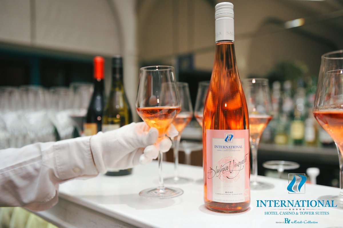 InterHCTS's tweet image. Last week, we had the pleasure to host the #VIP #Galla Dinner of #Innowave #summit 2018 at our #Execituve Lounge! The location was spectacular, the food was delicious and the connections made were priceless. Thank you for a great evening!