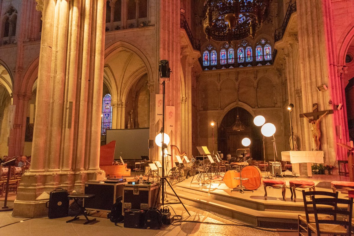 Chateauroux36's tweet photo. Jeudi, dans le cadre du #projet "Une #musique un #sourire", un #concert a été donné en l'#église Saint-André à #Châteauroux. Les fonds récoltés tout au long des concerts permettront la construction d’une #structure abritant une #école pour enfants #autistes à #Mosnes. https://t.co/uKPHJunUWS