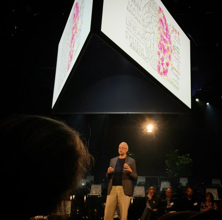 Ontwerpers zijn in staat om veel gegevens in een grote kookpan te stoppen en te bedenken wat daar uitkomt.Maak gebruik van data/kennis, en laat je leiden door idealen. Gebruik beide hersenhelften. #ontwerponderzoek #maatschappelijkevraagstukken #trendbureau Overijssel