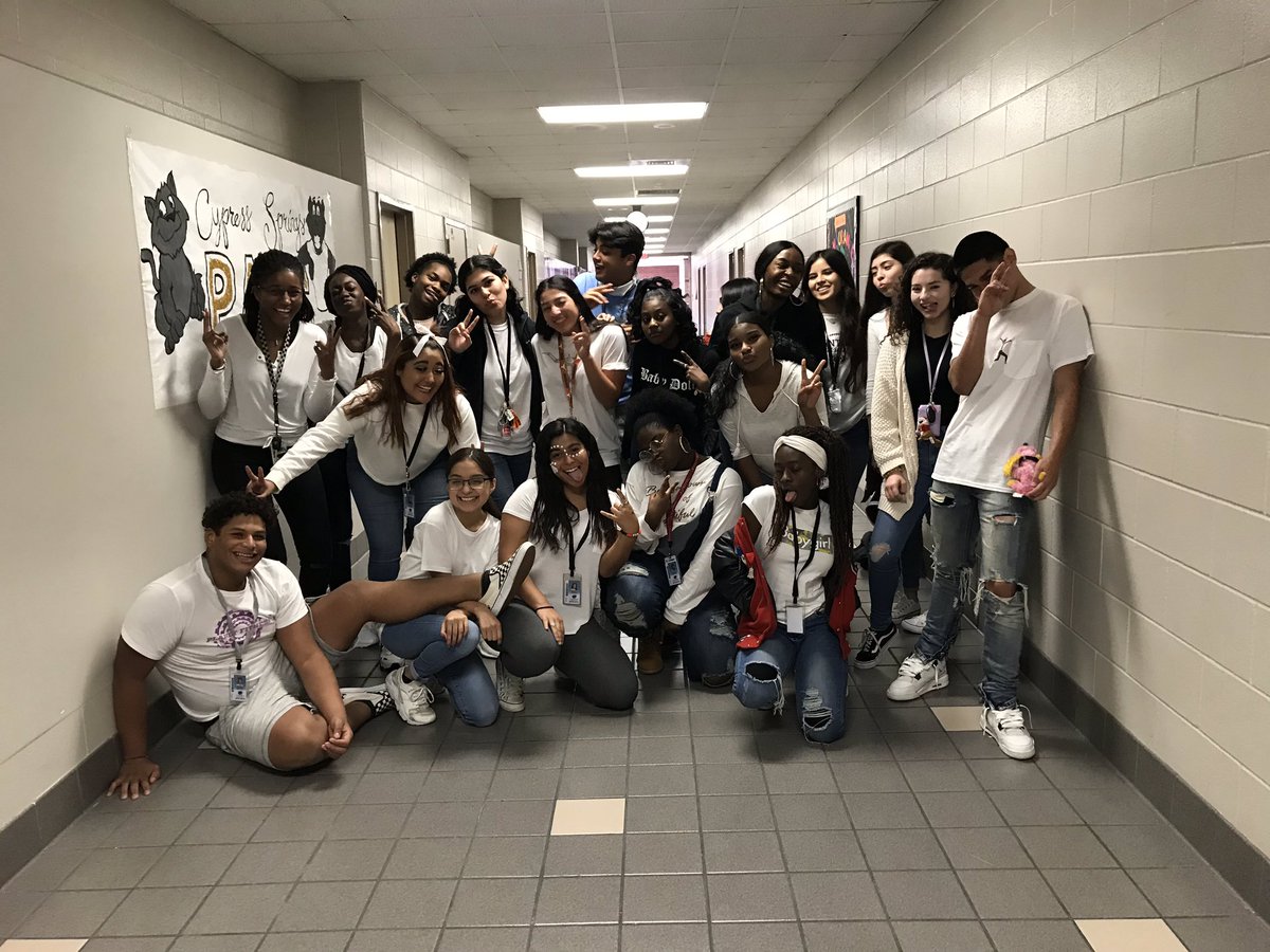 LadyTJ220's tweet photo. Make No Mistakes: White Out Drugs! #CySpringsHS #PALS #redribbonweek2018 https://t.co/OHRWrkRlxi