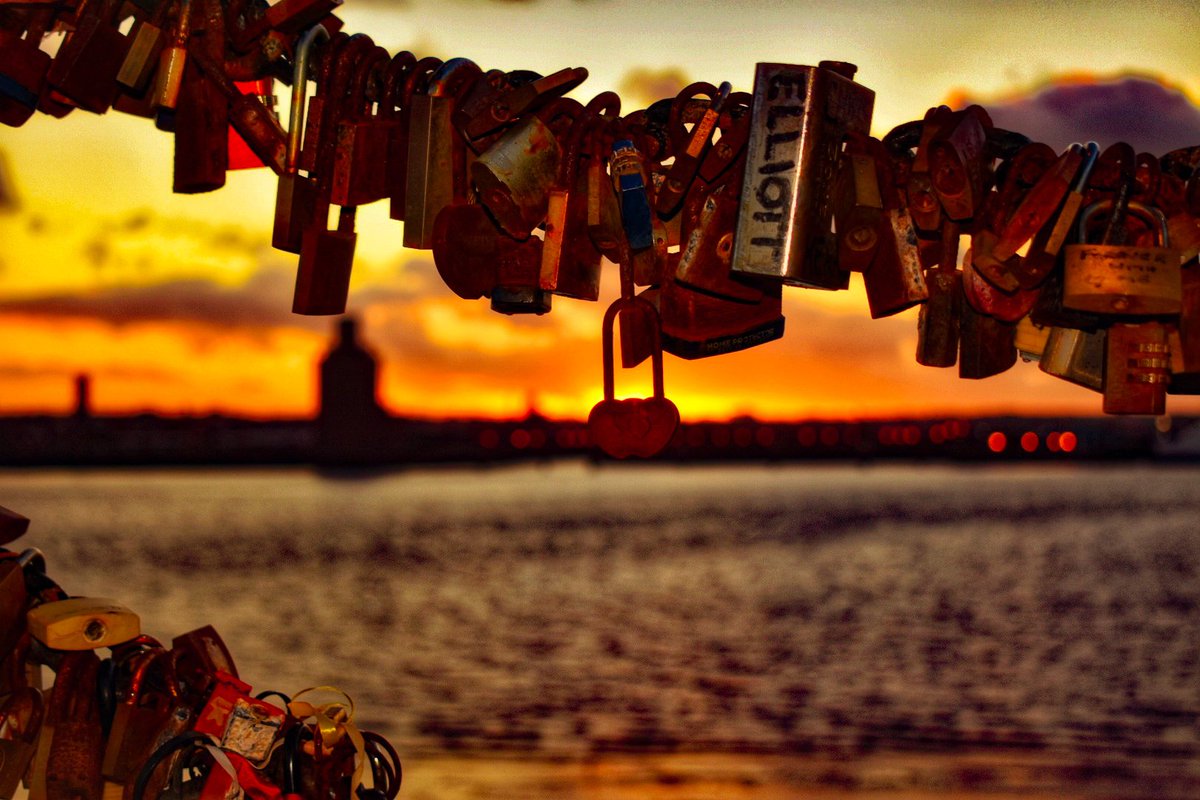 Paul_Alpin's tweet photo. Love locks Liverpool. ♥ 🔒
.
.
#wanderlust #Liverpool #potd #photography https://t.co/zaheL58ul3