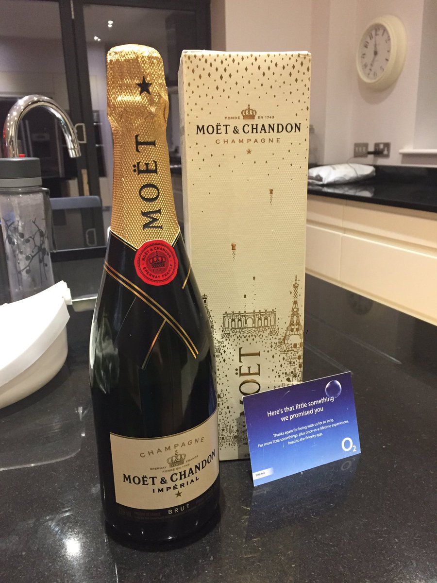 Em_Steel's tweet image. Cheers @O2 for this cheeky treat which arrived in the post today! 🍾😁