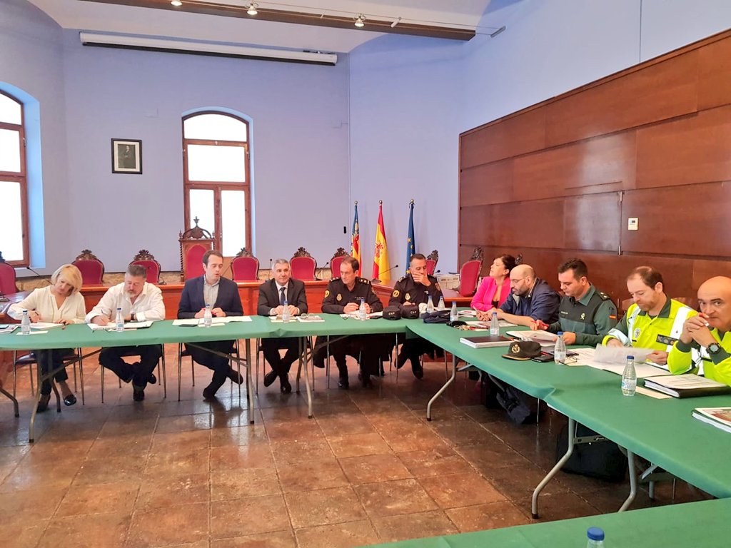 El subdelegado del Gobierno en Valencia José Roberto González Cachorro copreside junto al Alcalde José Morell la Junta de Seguridad Local de #Cheste