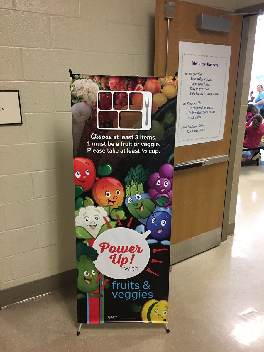 Rupertelem's tweet photo. Today was the first day for the salad bar at lunch time.  It was great to see our students eating so many fresh fruits and vegetables! @JohnJarmato @PSD_Wellness @DavidGenova33 @pottstownschool https://t.co/qNXIqoQOW6