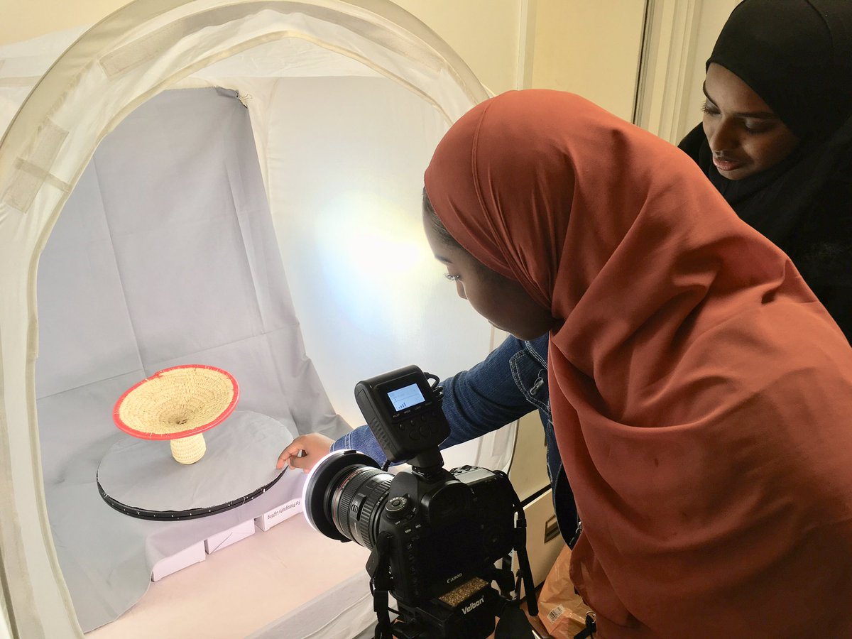 mnemoscene_io's tweet image. Thank you to @ElaysNetwork youth group and @BroadwayBarking for being such wonderful hosts for #nomadproject today @AbiraHussein @SomaliWeekFest