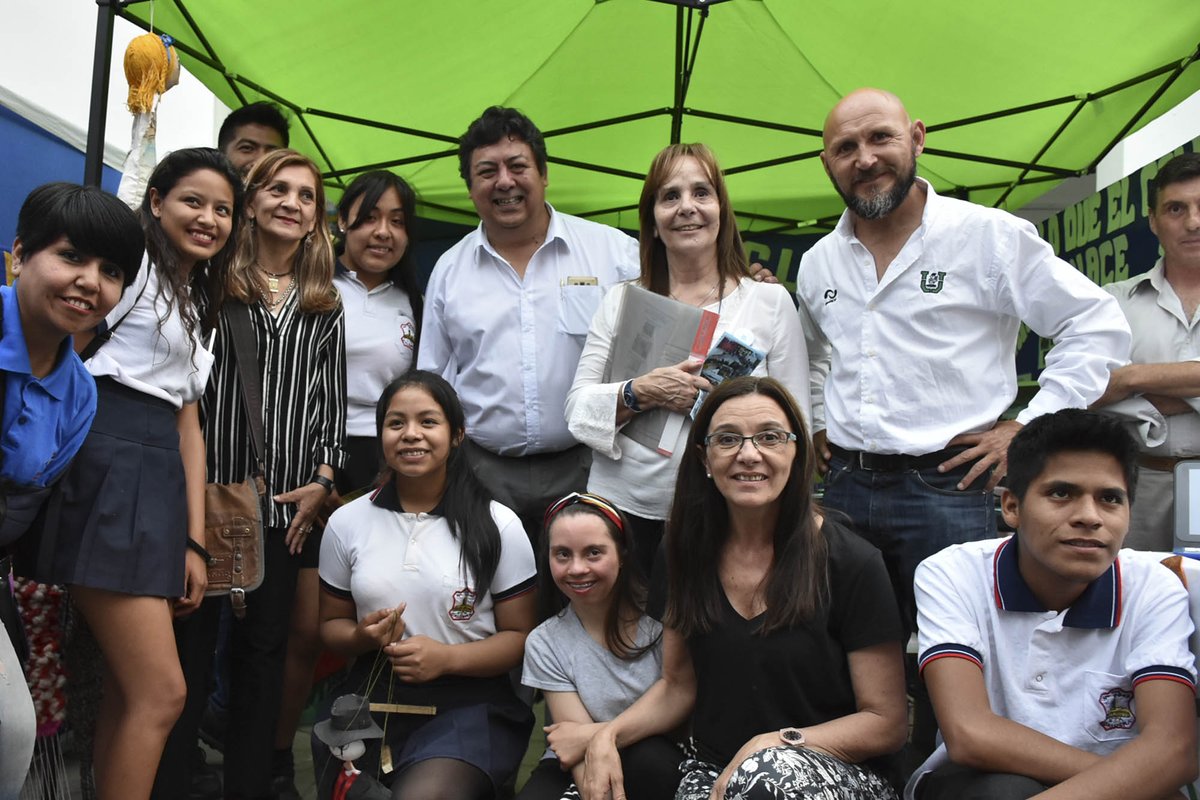MEducacionSalta's tweet photo. Salta continúa avanzando en la transformación de la Escuela Secundaria. #Saltatransformaescuelas https://t.co/nIhBKbHnd5 https://t.co/6rq0oHLKpy