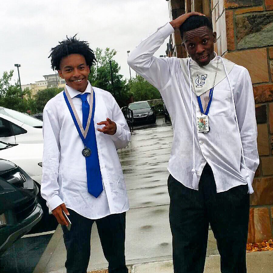 quiso904's tweet photo. I lost my bestfriend/brother today💔, you the reason I’m here today , i done really seen you put yo life on the line for me , why god take you away from me i swear this shit ain’t fair , i love you forever bro❤️watch over me 👼🏾 , im dying behind yo name i swear 💔@Cashtalkvn_ https://t.co/h8aTXLewqN