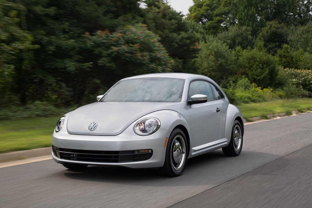 Customs_Classic's tweet image. Put the Poncho Away: Volkswagens Beetle Sees a Final Edition for 2019 Kiss the never-ending Summer of Love goodbye. Leaves are falling from the trees, theres a chill in the air, and Becky from Sacramento just left with your best friend  and wallet. A bit.ly/2xKUJEb