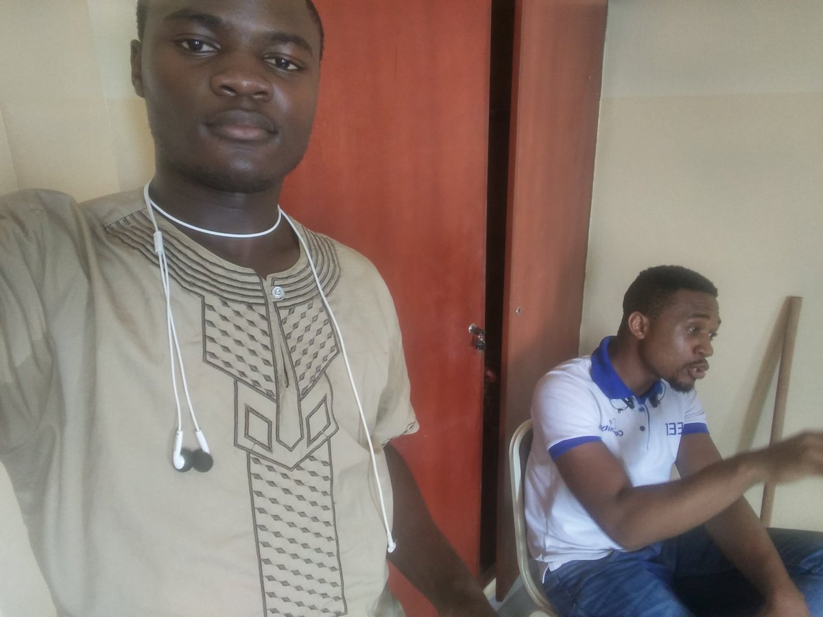 krawist's tweet image. @CurtisKakeu tu grondais seulement ?? 
La séance était pleine de remarques et de présentations des problèmes de tout un chacun
 #androidcoffee