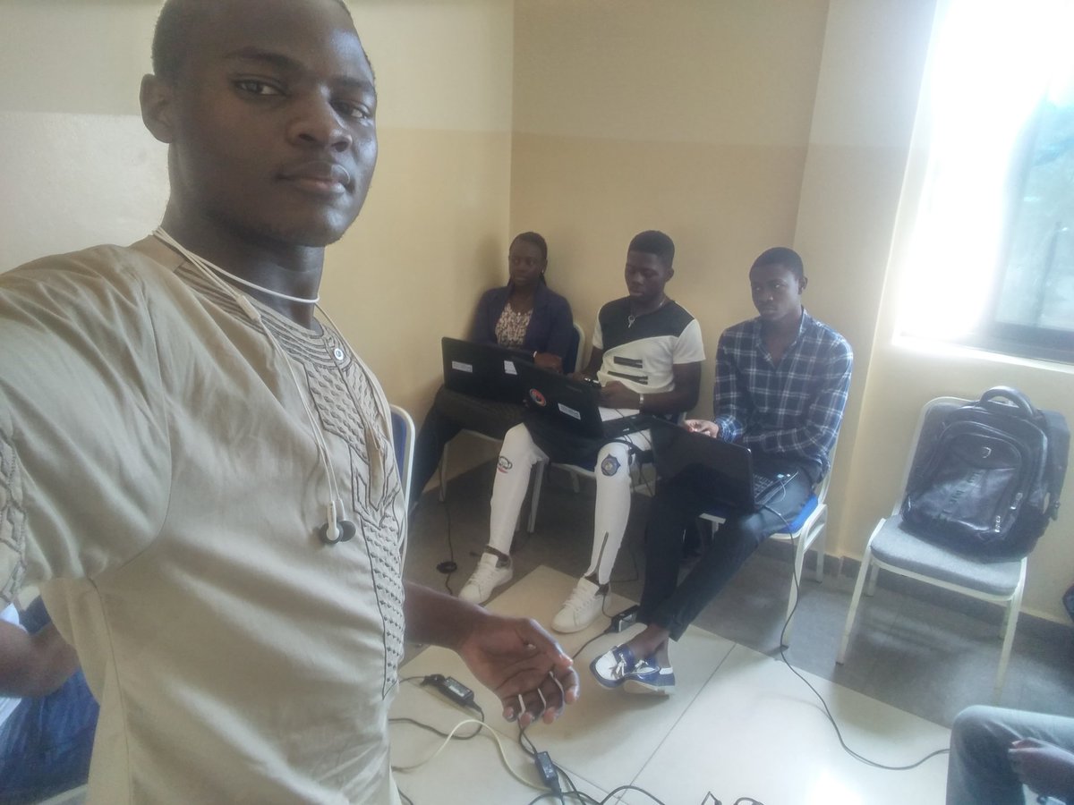 krawist's tweet image. @CurtisKakeu tu grondais seulement ?? 
La séance était pleine de remarques et de présentations des problèmes de tout un chacun
 #androidcoffee