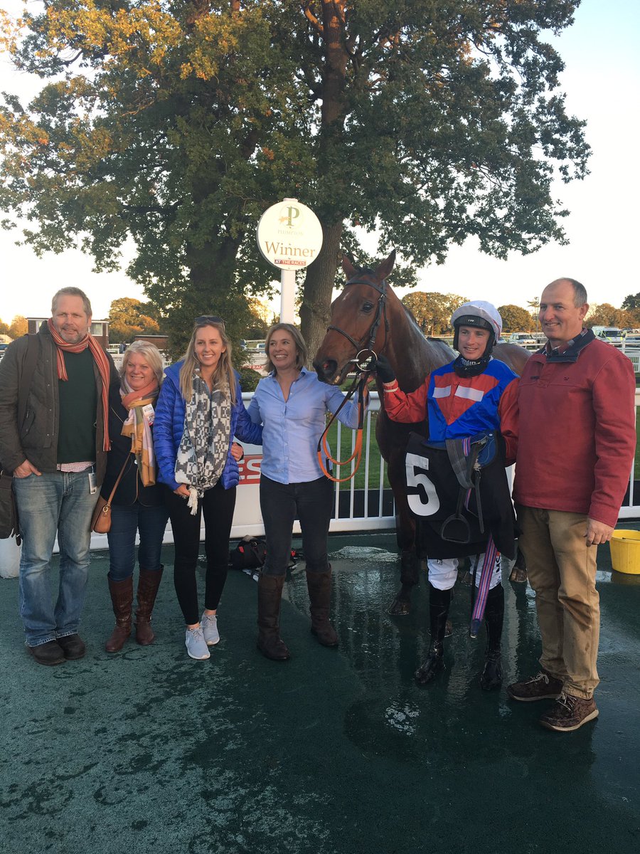 teattheritz's tweet photo. The Pacha Du Polder Seeking Third Foxhunters Handicap Hurdle Race Winner is Mount Vesuvius. Ridden by tjobrien12 and trained by PH_horseracing https://t.co/L0oQPc5yrC