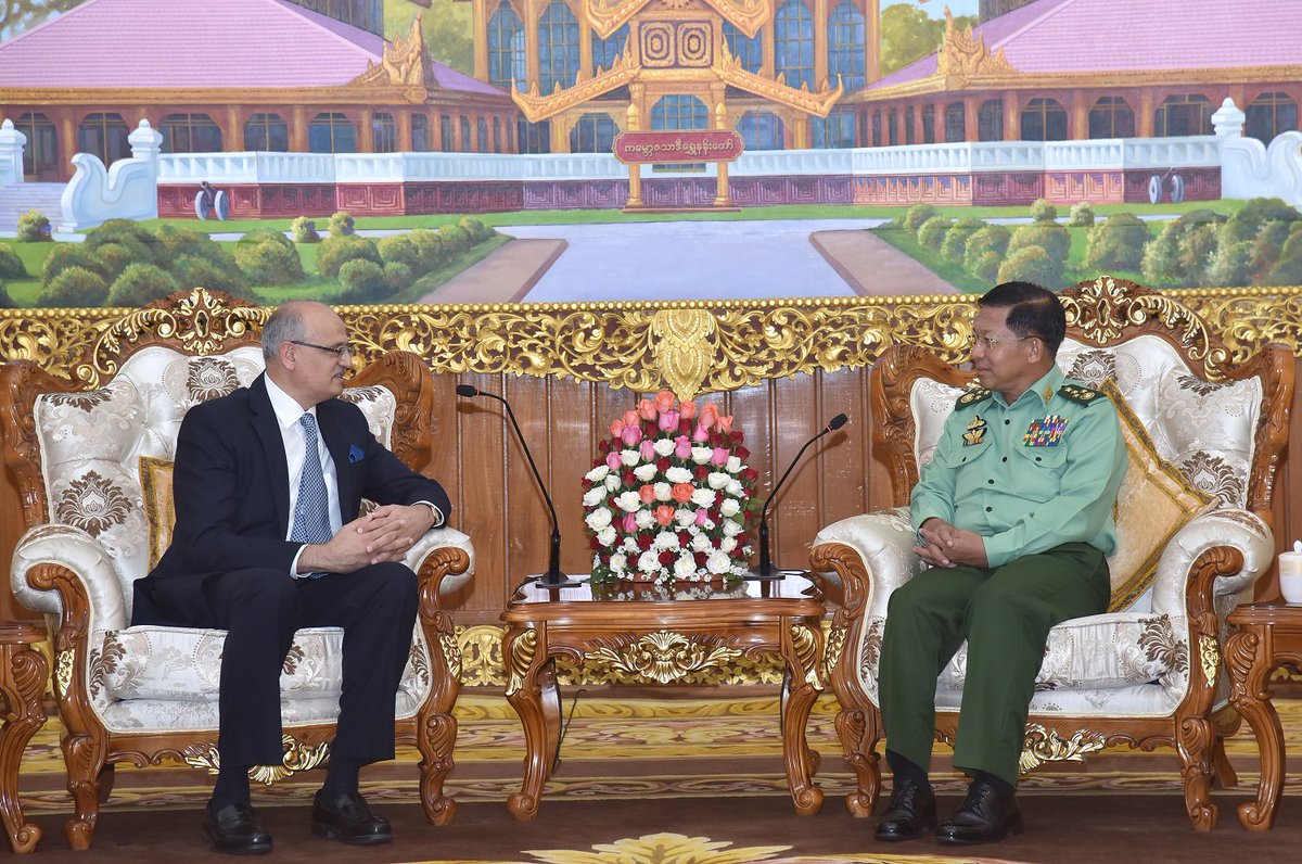 yysn2020's tweet photo. Oct22,
Senior General Min Aung Hlaing 
received
Indian Foreign Secretary H.E. Mr.  Vijay Gokhale.
India and Myanmar are good neighbouring countries. https://t.co/25V9k0EBIP