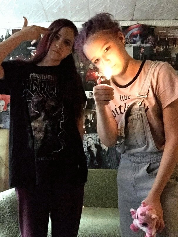 pink_frick_'s tweet photo. Почему прекрасное @ditja_novoy_ery  до сих пор никто не читает ??? В отличии от меня у нее частые обновления 🤔 https://t.co/6JLk4MbL3Z