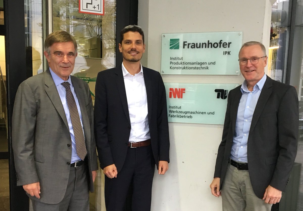 franzdtrc's tweet photo. After leaving many friends at IWF @IWF_MoFA @PuL_IWF @tuBraunschweig with low-key emotions and unforgettable memories, I was welcomed very warmly by my new colleagues and staff at IWF @TUBerlin today. https://t.co/pq0HAmPebz