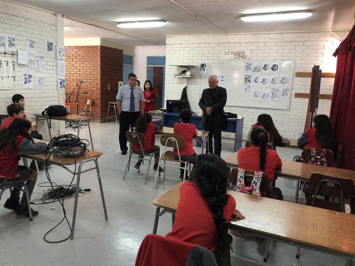 SLEPHuasco's tweet photo. Director ejecutivo del SLEP Huasco, Mauricio Hidalgo Robledo, visita la Escuela Fronteriza de San Félix, liderada por Arturo Aliaga Bravo, donde realiza un recorrido para conocer sus instalaciones y además, se reúne con parte de la comunidad educativa. https://t.co/oCll5ZRcIw