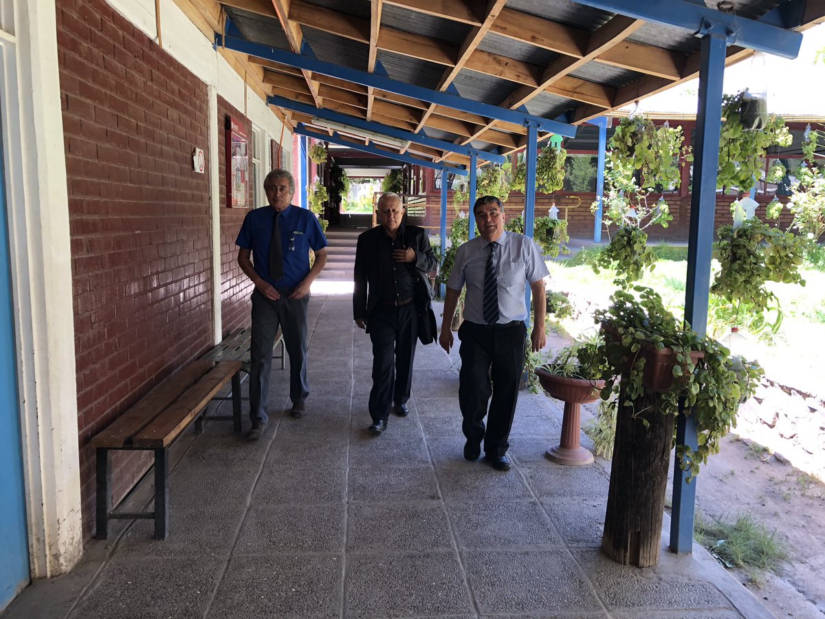 SLEPHuasco's tweet photo. Director ejecutivo del SLEP Huasco, Mauricio Hidalgo Robledo, visita la Escuela Fronteriza de San Félix, liderada por Arturo Aliaga Bravo, donde realiza un recorrido para conocer sus instalaciones y además, se reúne con parte de la comunidad educativa. https://t.co/oCll5ZRcIw