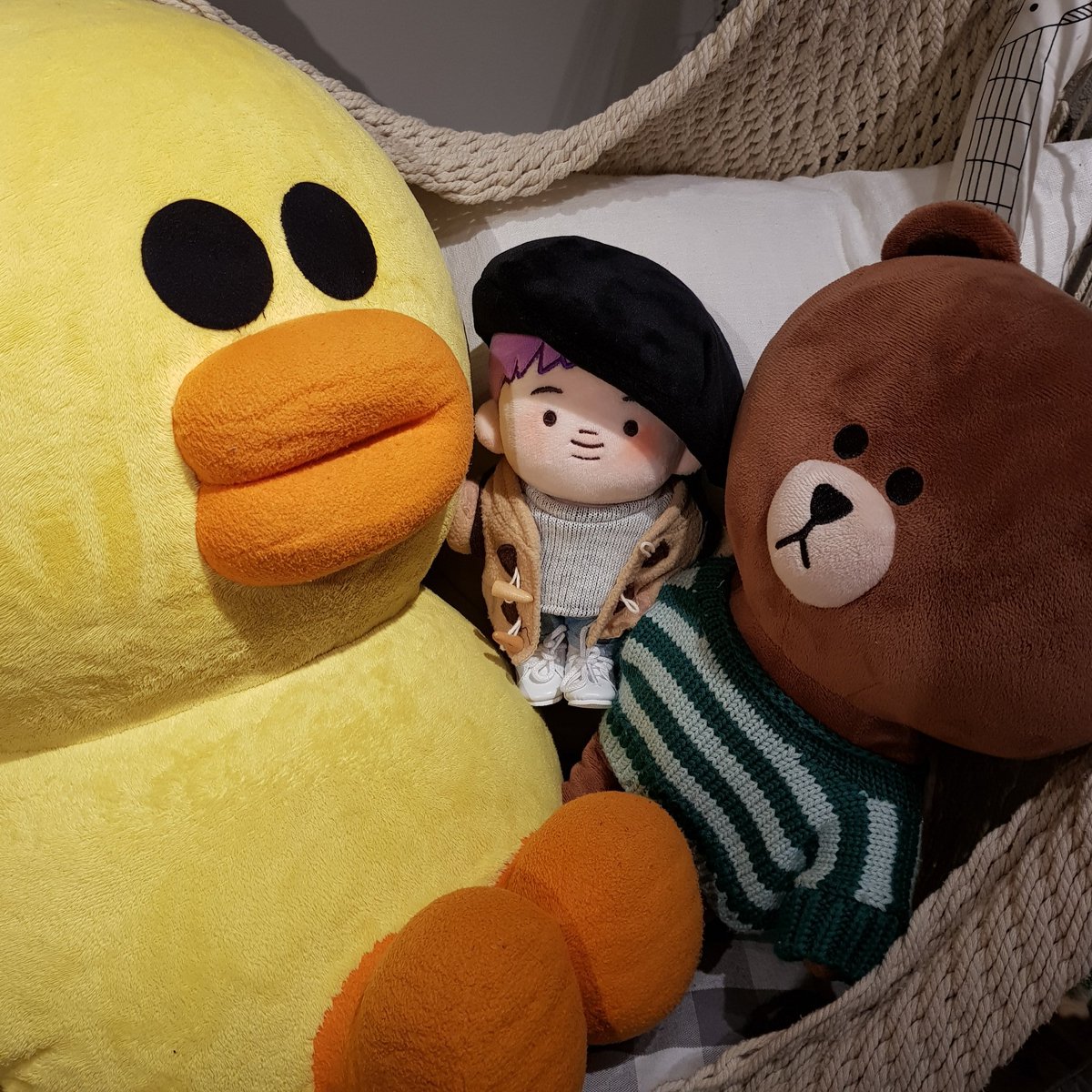 iknowRM94's tweet photo. ╭┈┈┈┈╯   ╰┈┈┈╮

 ╰┳┳╯    ╰┳┳╯

  알　    　　 주

 티  　    　　 세
     ╰┈┈╯
  만 ╭━━━━━╮　 요
      ┈┈┈┈ 
　　해        　　 ㅠ

램몬이 세트 보내드립니다  . .. . .. #RMono . .. https://t.co/DJJDq4H69J